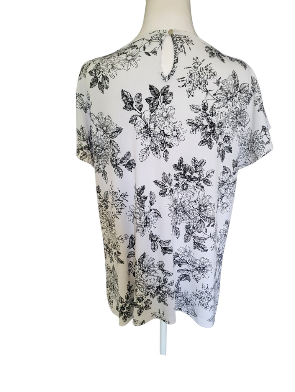 Liz Claiborne Floral Scoop Neck Top Black/White sz XL - Picture 2 of 4